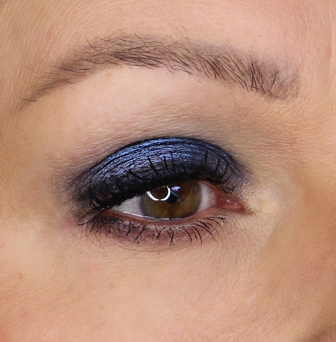 Glitzer Lidschatten in Blau, www.makeupcoach.com