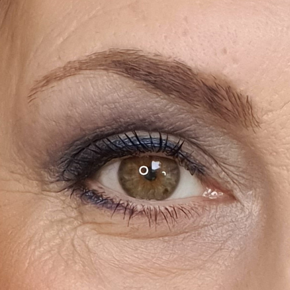 Blauer Look mit Glitzer, www.makeupcoach.com